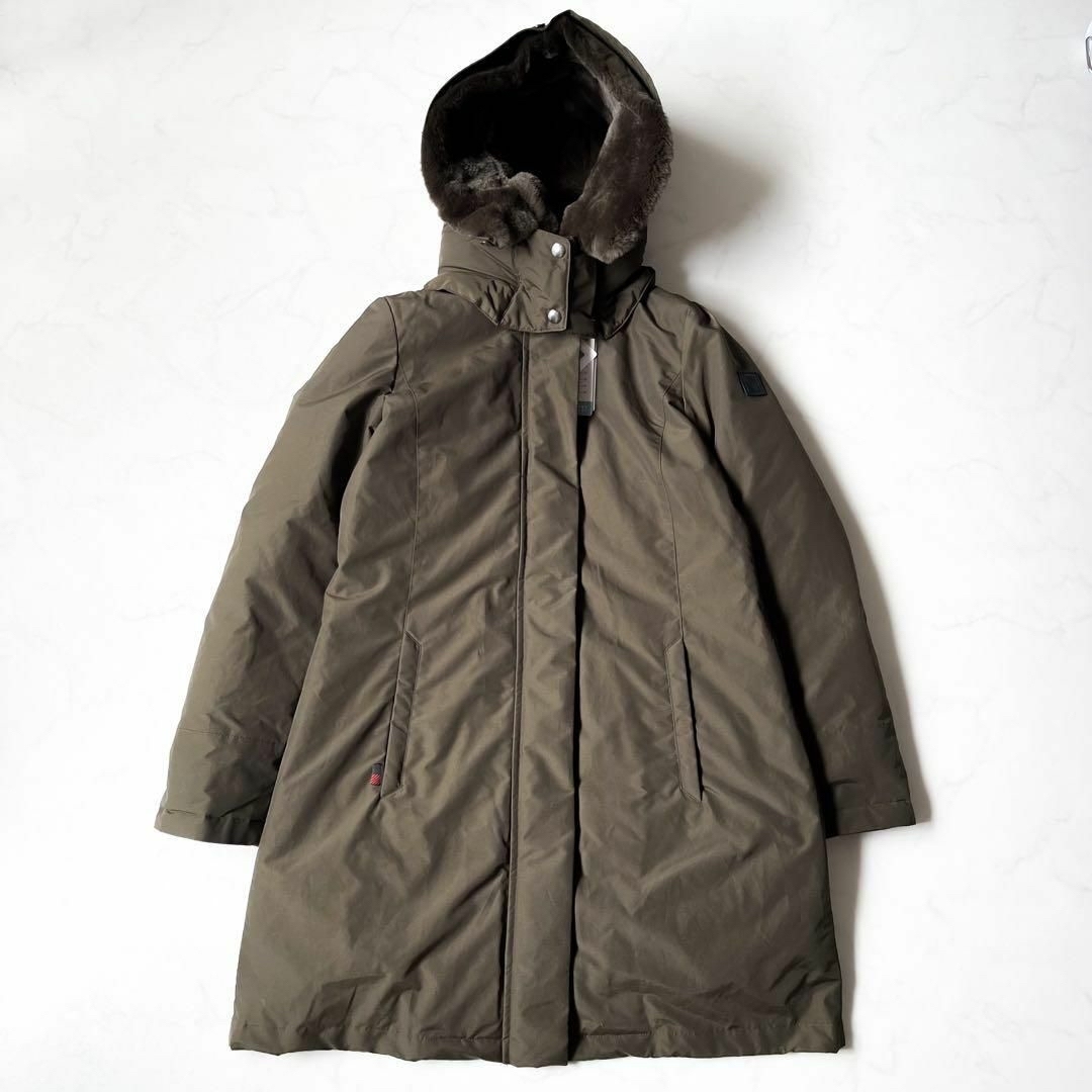 WOOLRICH(ウールリッチ)の新品タグ付き✨定価13万 ウールリッチ ダウンコート ボウブリッジ オリーブ S レディースのジャケット/アウター(ダウンコート)の商品写真