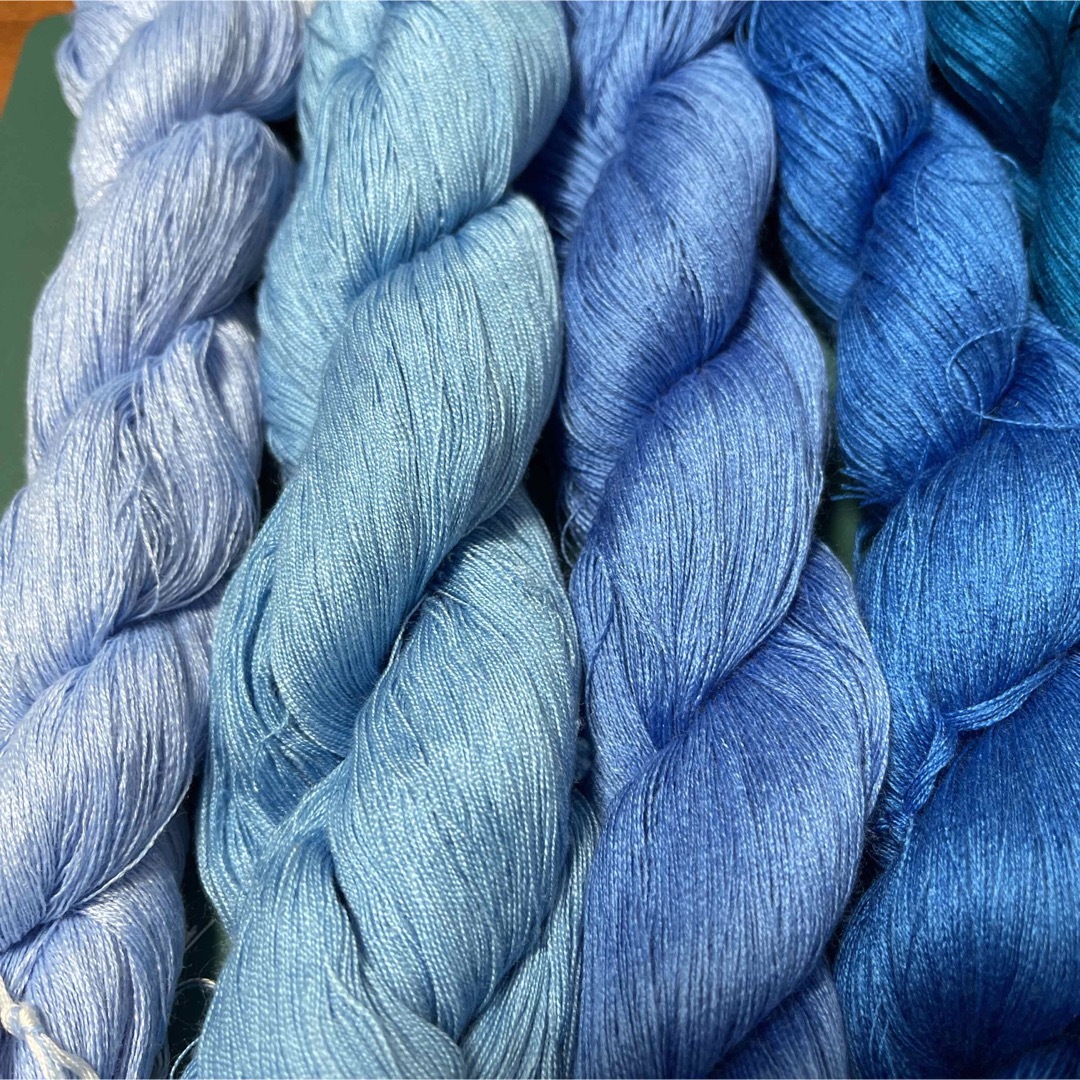 チェンマイ　手染め糸　７セット　ブルー系 ハンドメイドの素材/材料(生地/糸)の商品写真