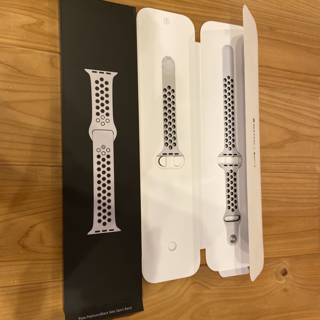 Apple Watch Series 4 Nike+ シルバーアルミニウム ピュ スマホ/家電/カメラのスマートフォン/携帯電話(その他)の商品写真