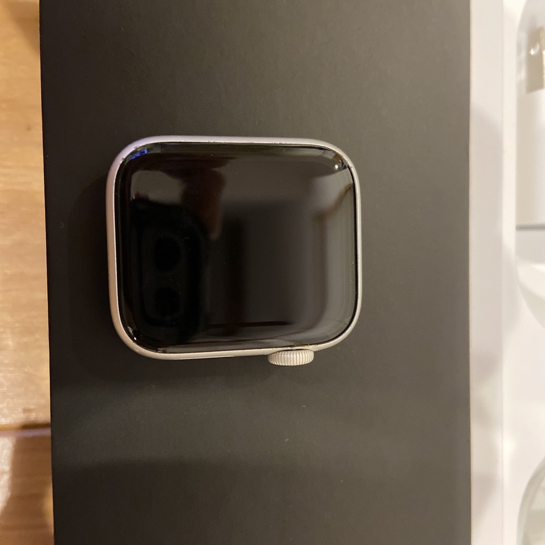 Apple Watch Series 4 Nike+ シルバーアルミニウム ピュ スマホ/家電/カメラのスマートフォン/携帯電話(その他)の商品写真