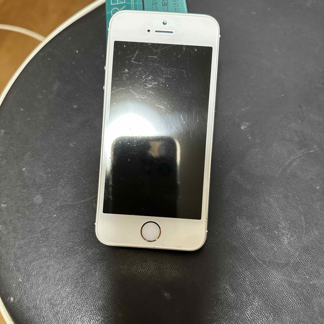 アイホン5s ゴールド スマホ/家電/カメラのスマートフォン/携帯電話(スマートフォン本体)の商品写真