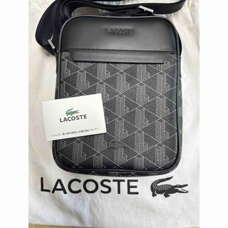 ラコステ(LACOSTE)のLACOSTEザ ブレンド モノグラムバーティカルショルダーバッグ  (ショルダーバッグ)