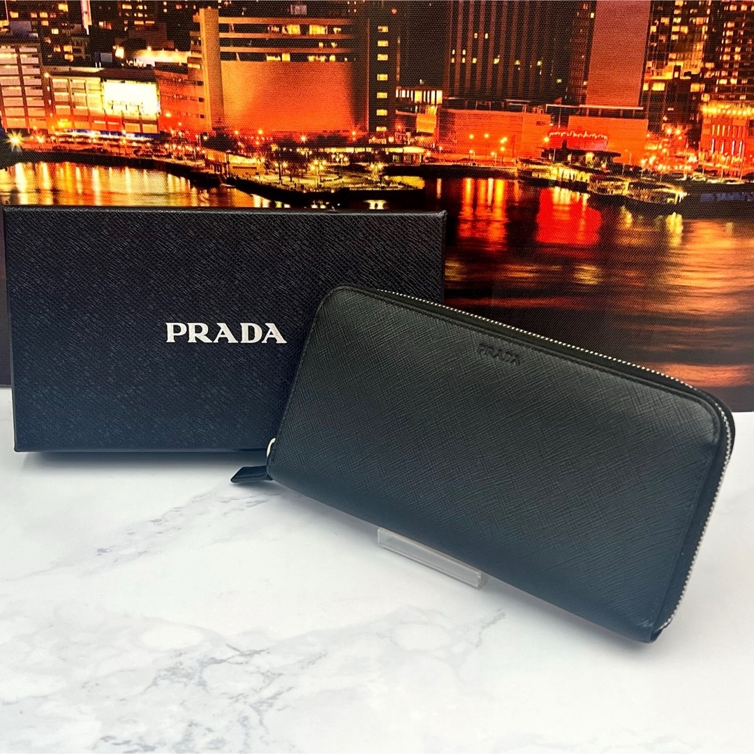 PRADA - 【美品】プラダ サフィアーノ レザー 型押し 黒 ラウンド