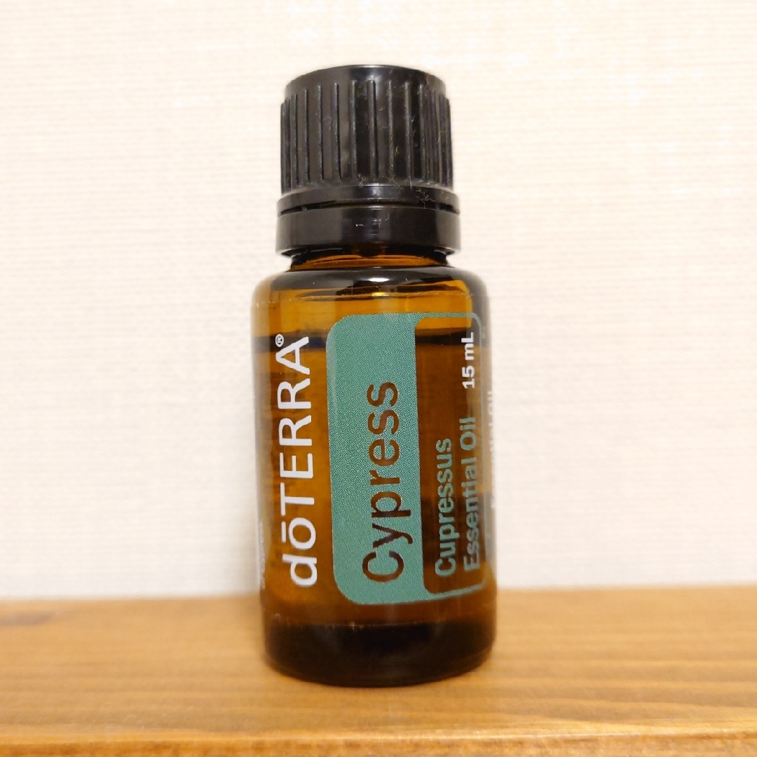 doTERRA(ドテラ)のドテラ☆サイプレス15ml☆新品・正規品 コスメ/美容のリラクゼーション(エッセンシャルオイル（精油）)の商品写真