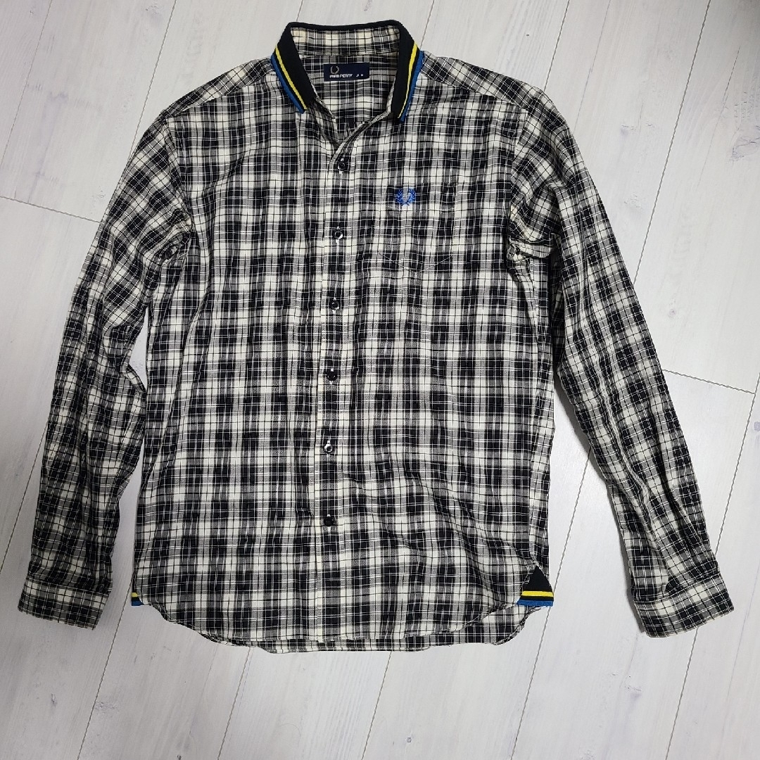 FRED PERRY(フレッドペリー)の【値下げ】FRED PERRY　フレッドペリー　シャツ メンズのトップス(シャツ)の商品写真