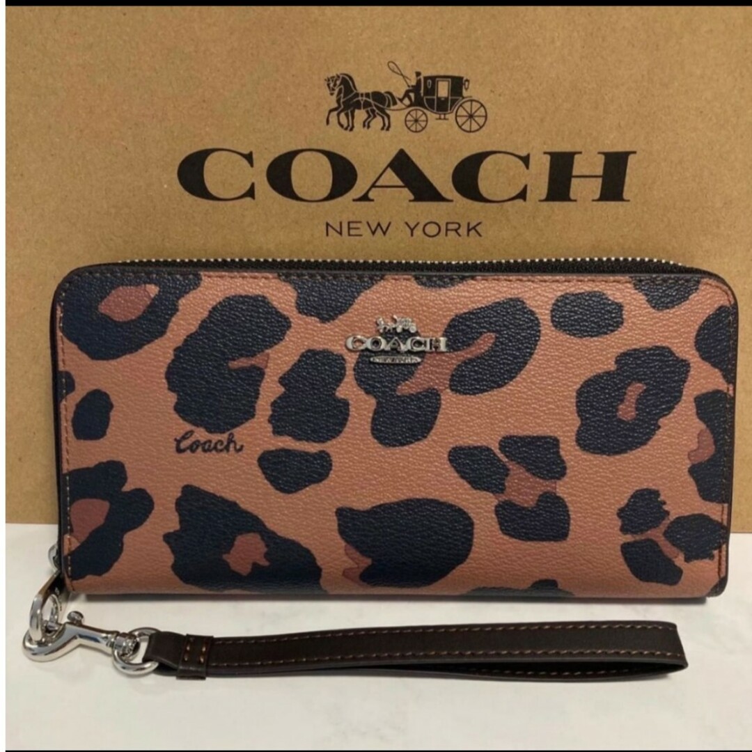 レディース新品　COACH　長財布　ヒョウ柄　レオパード　ラウンドファスナー　小銭入れ有