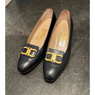 サルヴァトーレフェラガモ(Salvatore Ferragamo)のフェラガモ　パンプス6Ｄ　ネイビー　極美品(ハイヒール/パンプス)