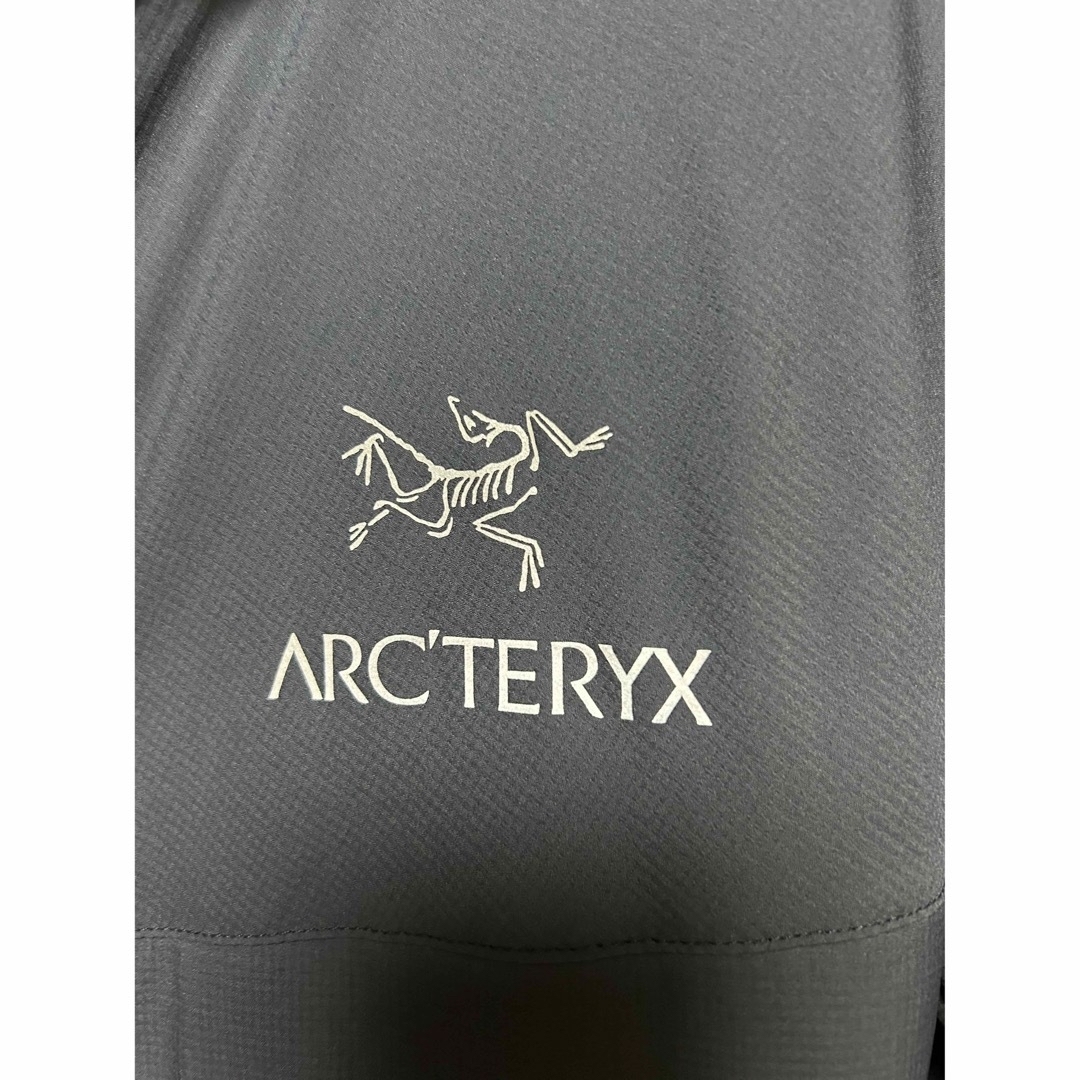 ARC'TERYX(アークテリクス)のアークテリクス アトム LT フーディー  カラー　ネイビー　サイズ　M メンズのジャケット/アウター(ダウンジャケット)の商品写真