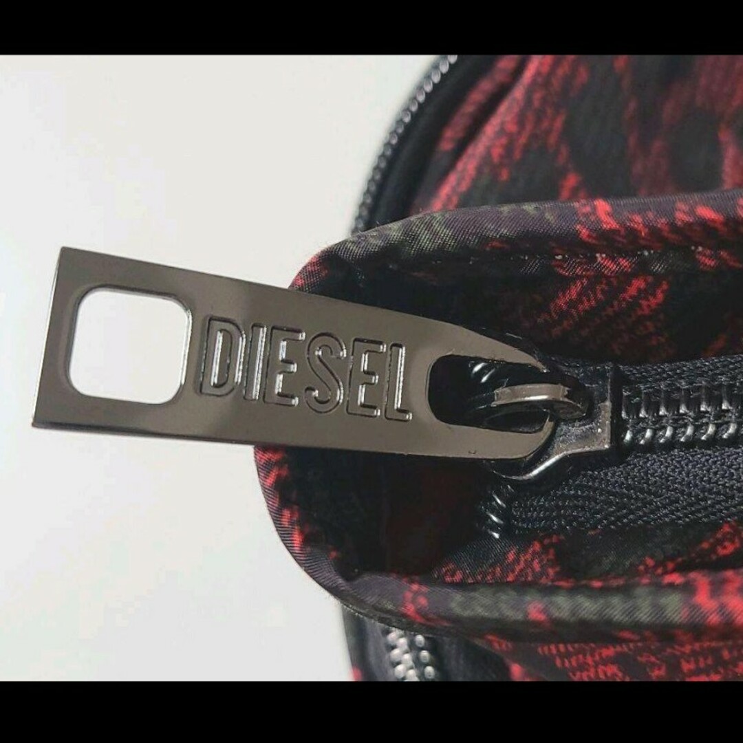 DIESEL(ディーゼル)のDIESEL BLACK＆RED レオパード迷彩 ト―トバッグ レディースのバッグ(トートバッグ)の商品写真