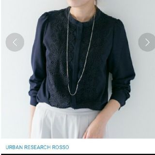 アーバンリサーチロッソ(URBAN RESEARCH ROSSO)の限定値下げ　美品　ロッソ　センターレースブラウス(シャツ/ブラウス(長袖/七分))