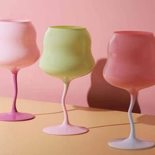 【新品未使用】ワイングラス　パステルカラー　レトロ　3個セット　ピンク　レア