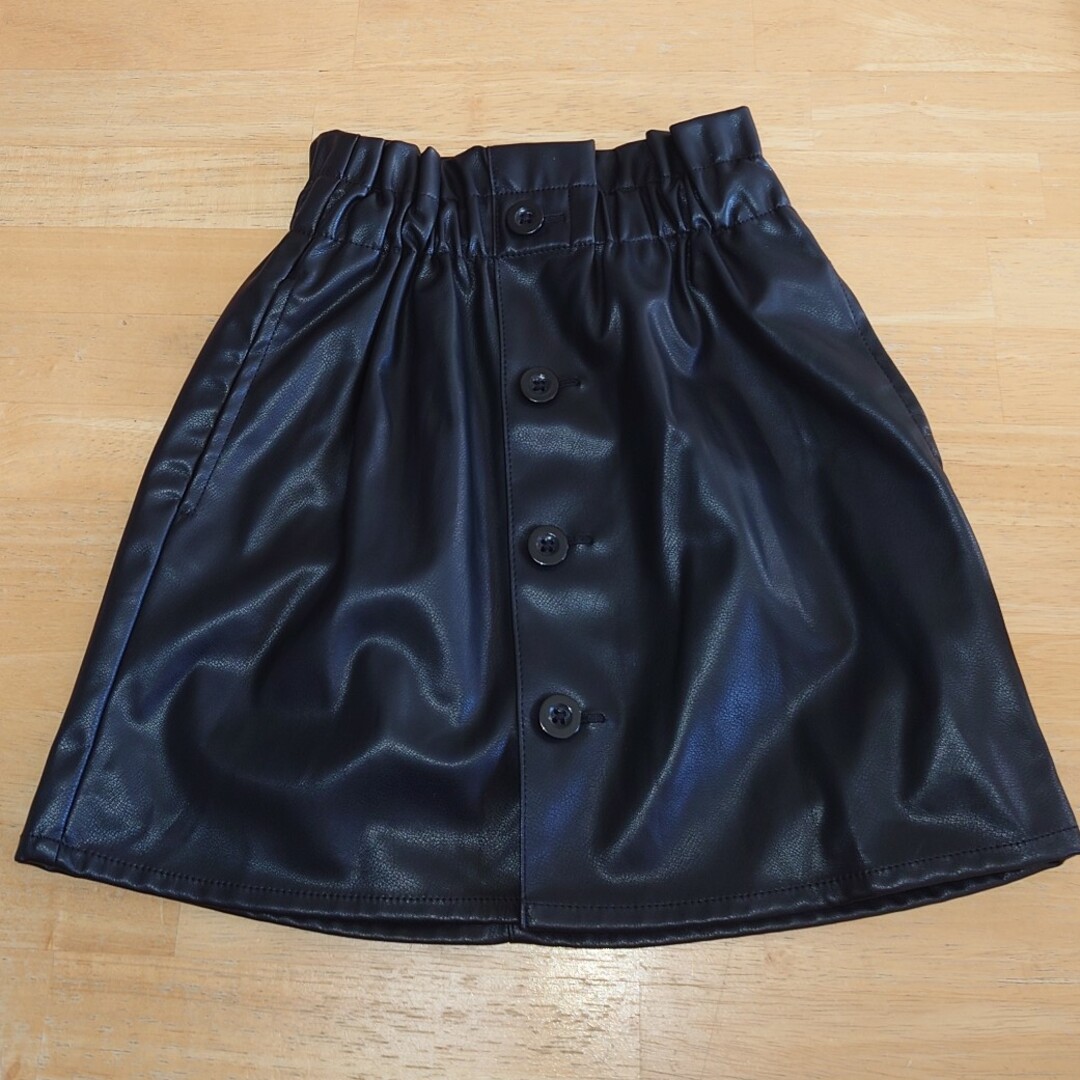 GU(ジーユー)のGU レザースカート キッズ/ベビー/マタニティのキッズ服女の子用(90cm~)(スカート)の商品写真