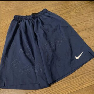 ナイキ(NIKE)の最終値下　サッカー　フットサル　ハーフパンツ  NIKE ナイキ　選手サイン入り(ウェア)