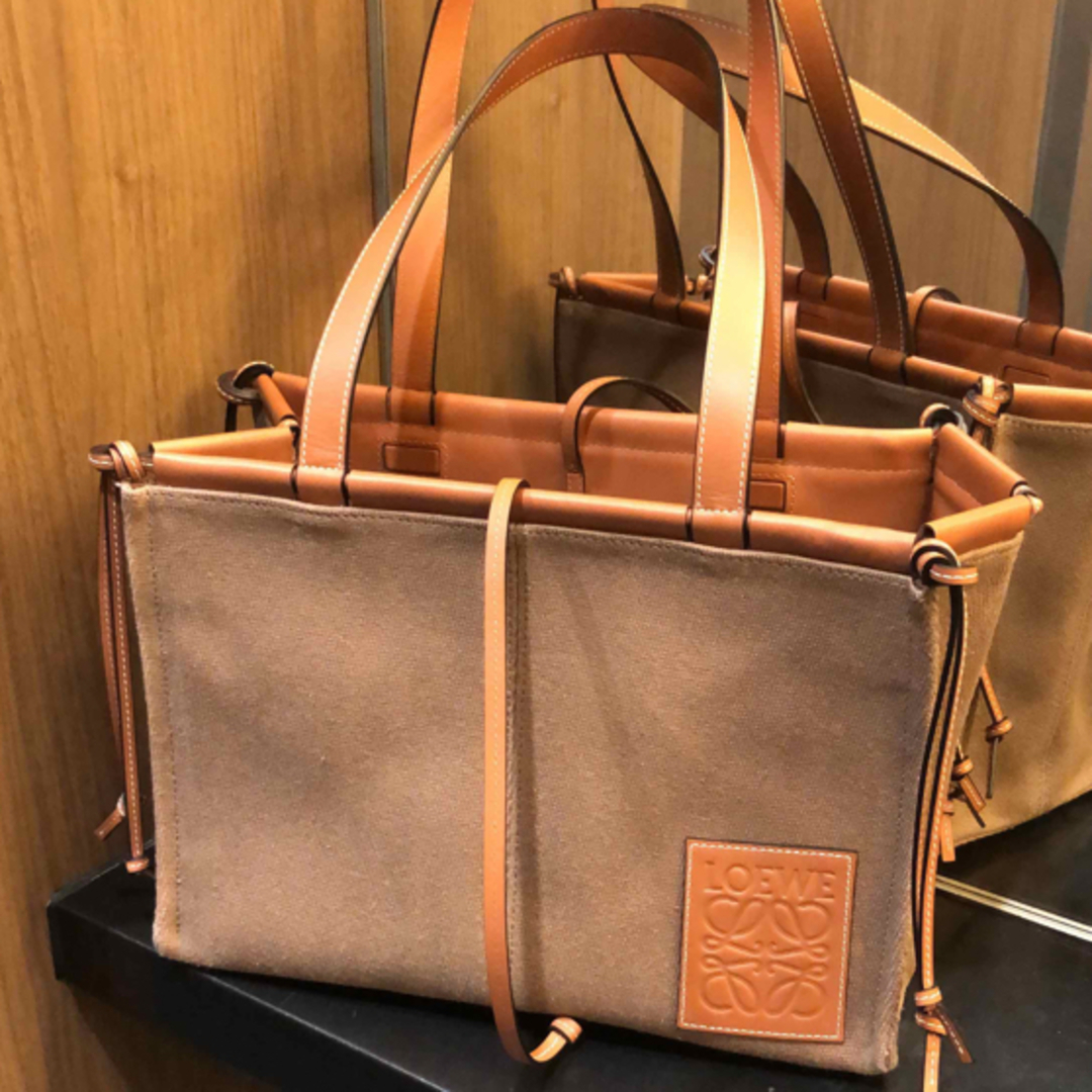 LOEWE(ロエベ)の正規 LOEWE ロエベ クッショントート バッグ スモール ブラウン 茶色 レディースのバッグ(トートバッグ)の商品写真