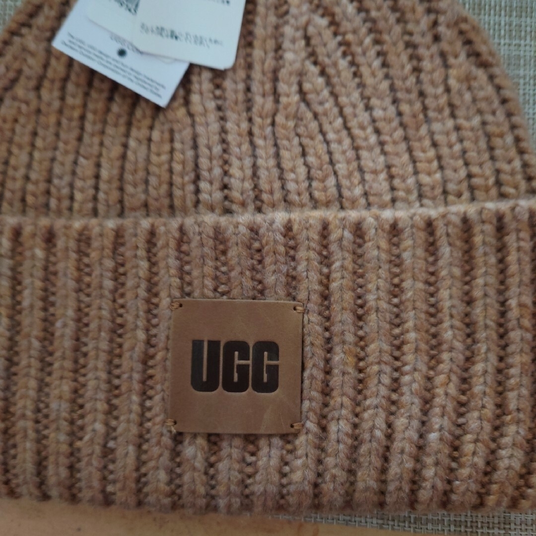 UGG(アグ)の即日発送可【新品・未使用】UGG アグ ニットキャップ  Camel 20061 レディースの帽子(ニット帽/ビーニー)の商品写真