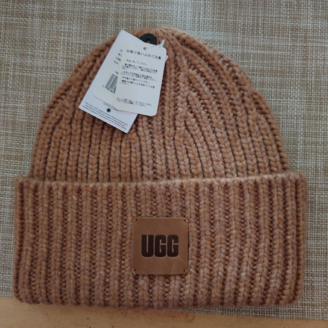 UGG(アグ)の即日発送可【新品・未使用】UGG アグ ニットキャップ  Camel 20061 レディースの帽子(ニット帽/ビーニー)の商品写真