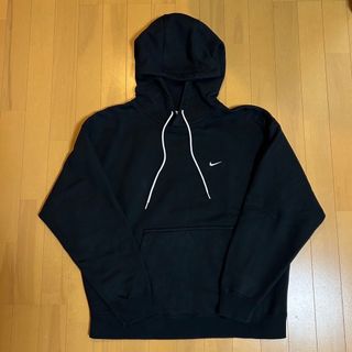 ナイキ(NIKE)のNIKE ソロ スウッシュ メンズパーカー【XL】(パーカー)