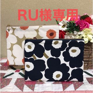 マリメッコ(marimekko)のマリメッコ  生地　ハンドメイド　4ポケットポーチ クッションカバー(ポーチ)