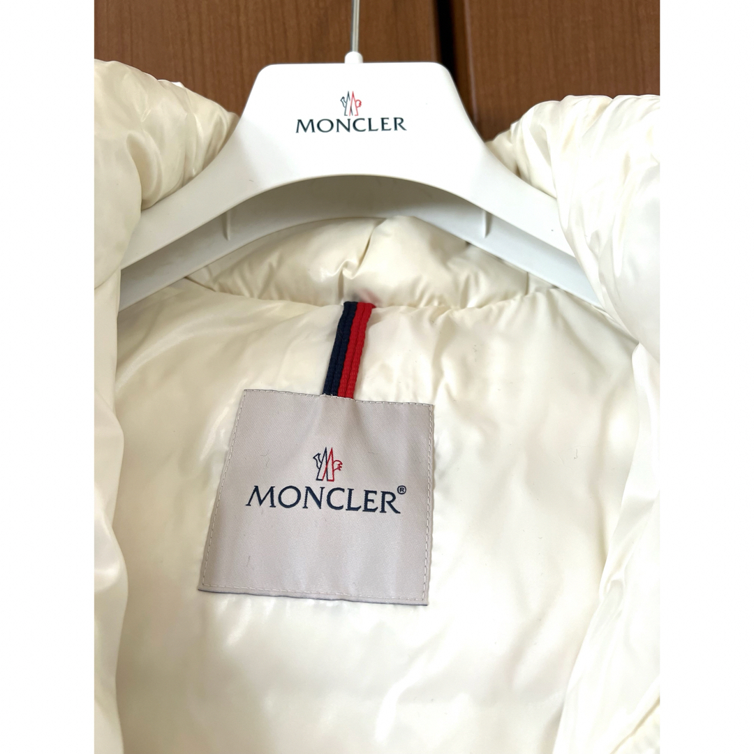 MONCLER(モンクレール)のモンクレール　ショートダウン レディースのジャケット/アウター(ダウンジャケット)の商品写真