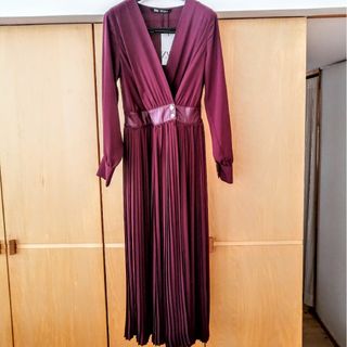 ザラ(ZARA)の【新品未使用】ZARA ザラ ワンピース S ワインレッド(ロングワンピース/マキシワンピース)