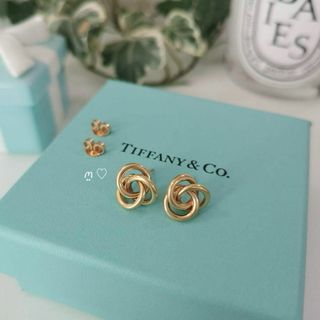 ティファニー(Tiffany & Co.)のティファニー　トリプルラウンドピアス　Ꮶ18ゴールド　スリーサークル　ノット(ピアス)