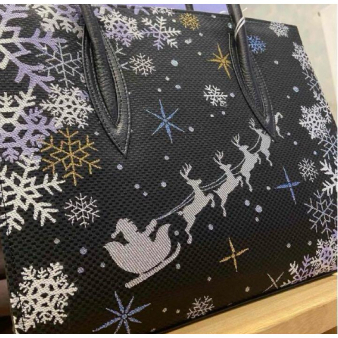 【sale】衿秀　ハンドバッグ　クリスマス　サンタ　牛革　黒　正絹　シルクガード レディースのバッグ(ハンドバッグ)の商品写真