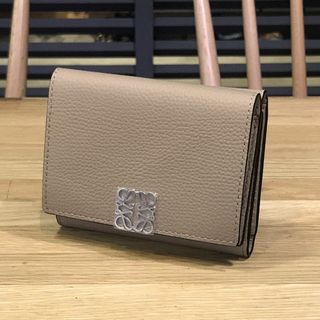 ロエベ(LOEWE)のあゆみ様の 新品未使用 ロエベ 現行 アナグラム トライフォールドウォレット(財布)