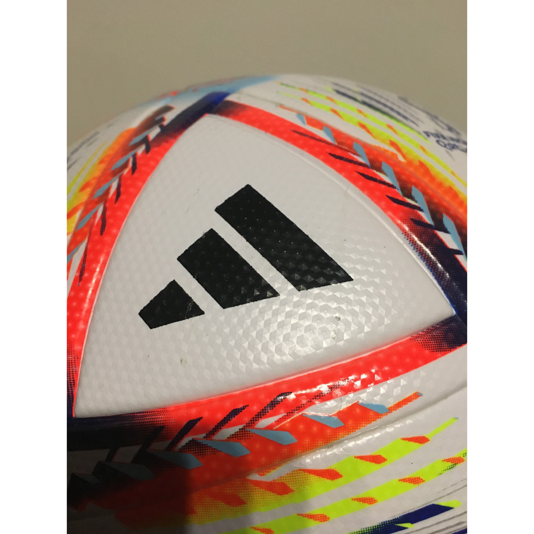 adidas(アディダス)のAL RIHLA 5号球　レプリカ　2022 スポーツ/アウトドアのサッカー/フットサル(ボール)の商品写真