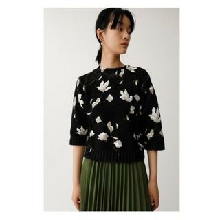 マウジー(moussy)の未使用品・マウジー・フラワープリントニット(ニット/セーター)