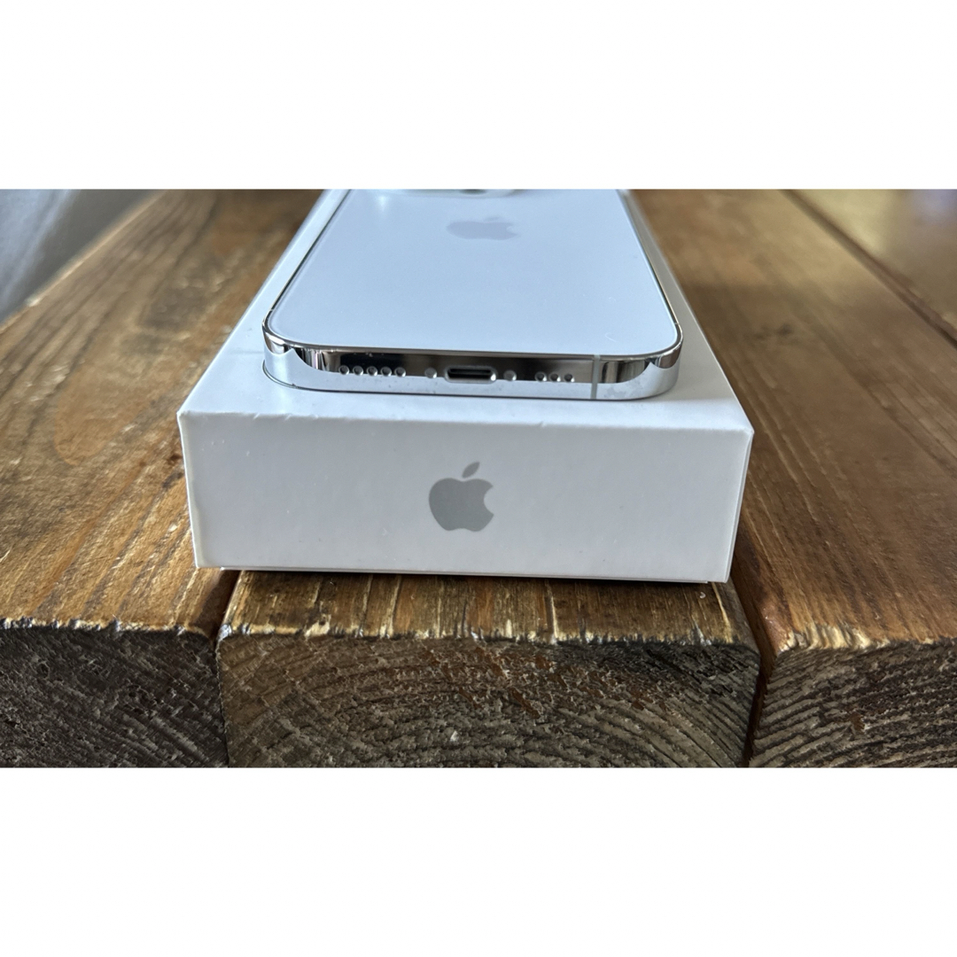 iPhone 14Pro シルバー128GB 美品 スマホ/家電/カメラのスマートフォン/携帯電話(スマートフォン本体)の商品写真