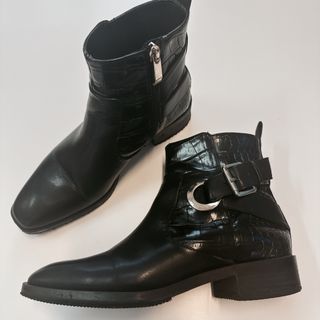 ザラ(ZARA)のZARA ショートブーツ　35サイズ22〜22.5cm(ブーツ)