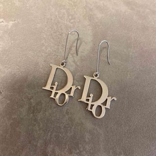 クリスチャンディオール(Christian Dior)の値下げ中！クリスチャンディオール　両耳ピアス　ロゴピアス(ピアス)