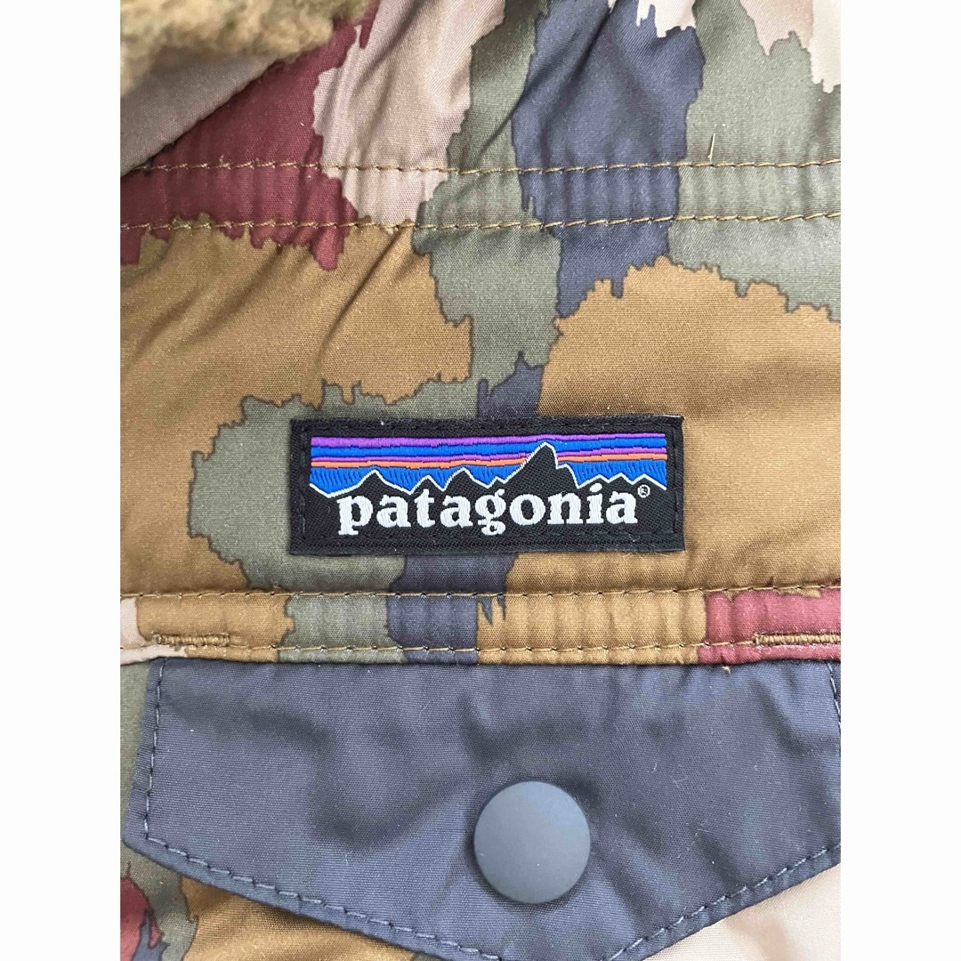 patagonia(パタゴニア)のパタゴニア　リバーシブル　ボアダウン　12-18M キッズ/ベビー/マタニティのベビー服(~85cm)(ジャケット/コート)の商品写真