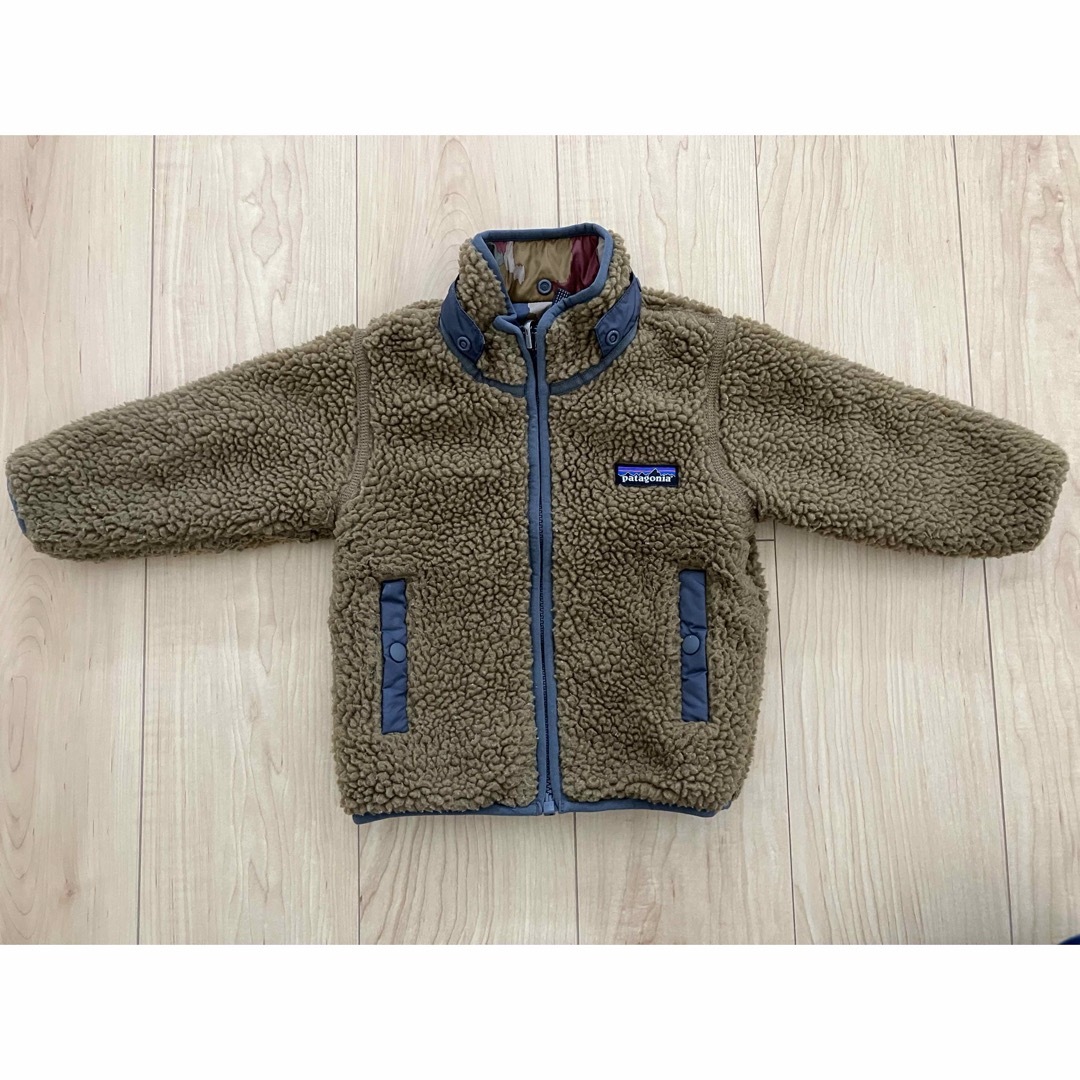 patagonia(パタゴニア)のパタゴニア　リバーシブル　ボアダウン　12-18M キッズ/ベビー/マタニティのベビー服(~85cm)(ジャケット/コート)の商品写真