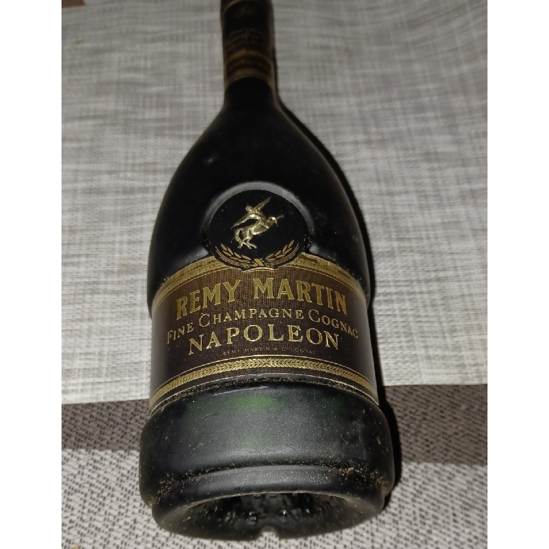 希少REMYMARTINレミーマルタンナポレオン古酒未開封 食品/飲料/酒の酒(ブランデー)の商品写真