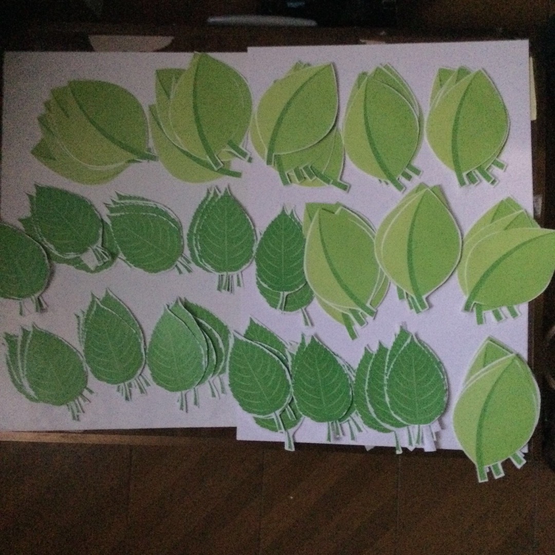 裏両面テープ付き木の葉飾り ハンドメイドの素材/材料(各種パーツ)の商品写真