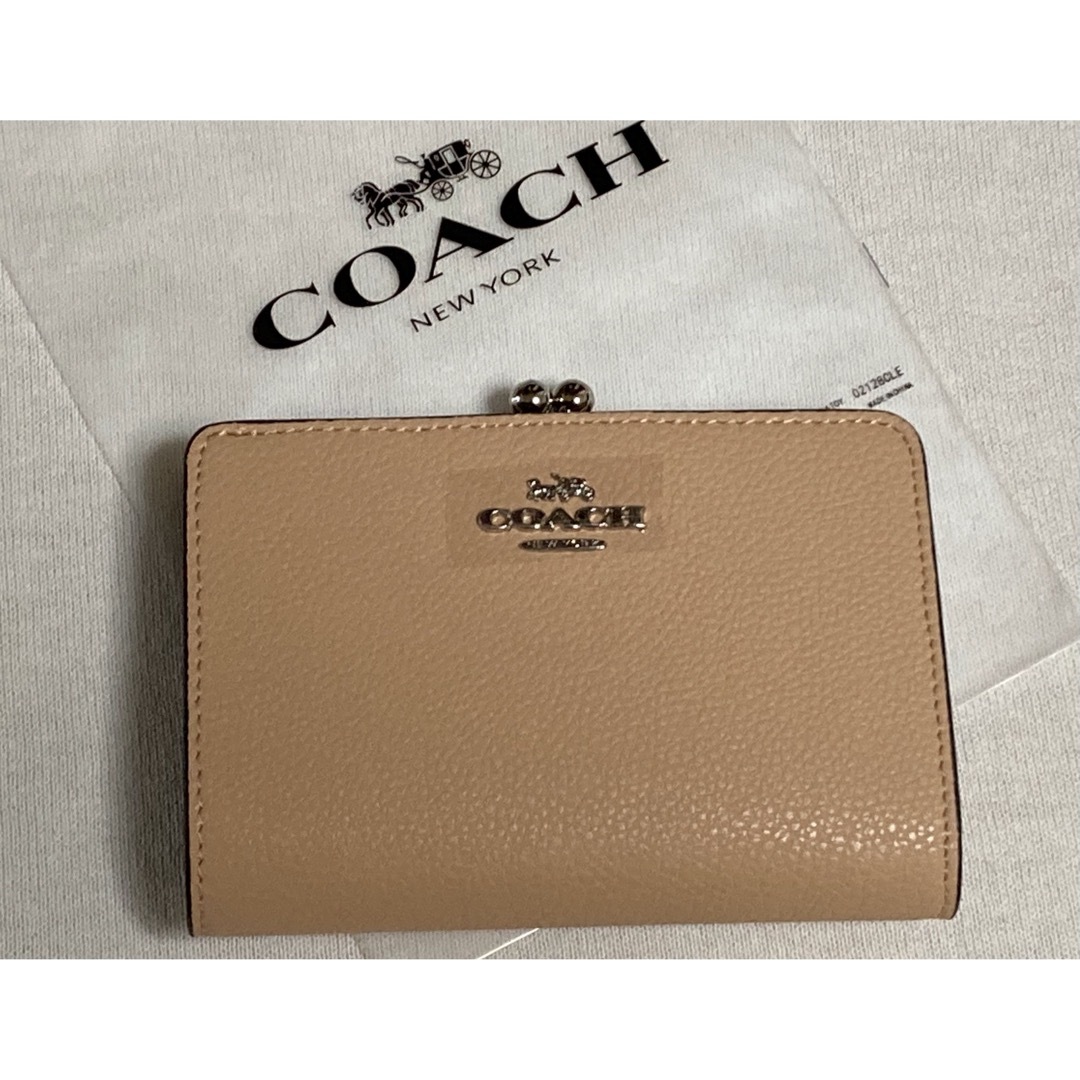 COACH(コーチ)のCOACH コーチ　二つ折り財布キスロック　がま口　ベージュ レディースのファッション小物(財布)の商品写真