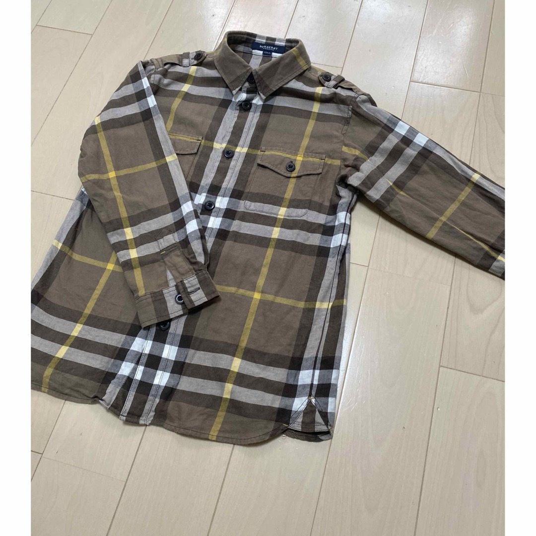 BURBERRY(バーバリー)のキッズ　シャツ　130  キッズ/ベビー/マタニティのキッズ服男の子用(90cm~)(Tシャツ/カットソー)の商品写真