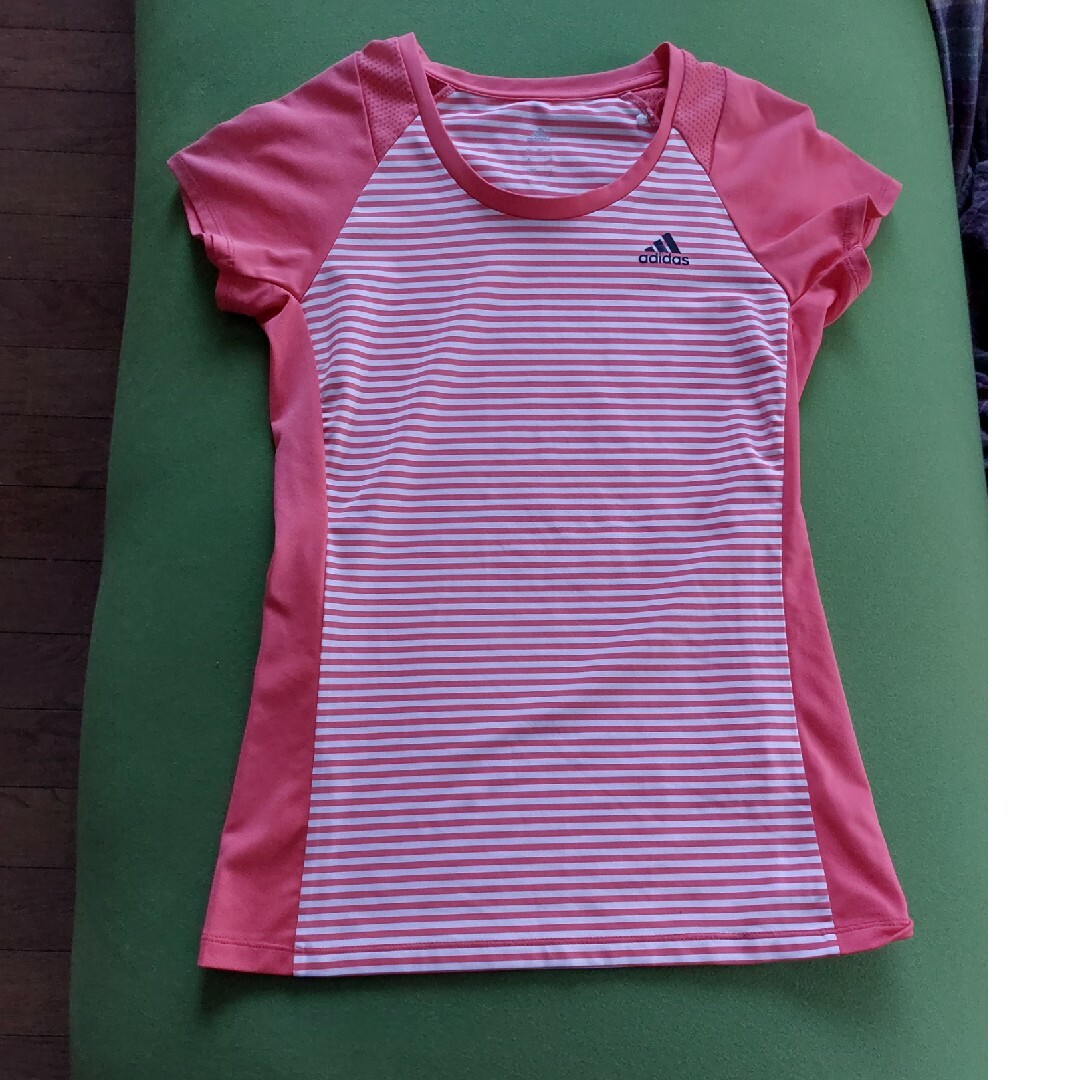 adidas(アディダス)のティシャツ レディースのトップス(Tシャツ(半袖/袖なし))の商品写真