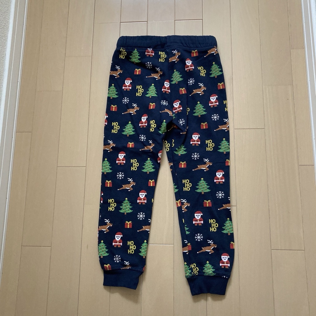 H&M(エイチアンドエム)のクリスマス　ズボン　110 キッズ/ベビー/マタニティのキッズ服男の子用(90cm~)(パンツ/スパッツ)の商品写真