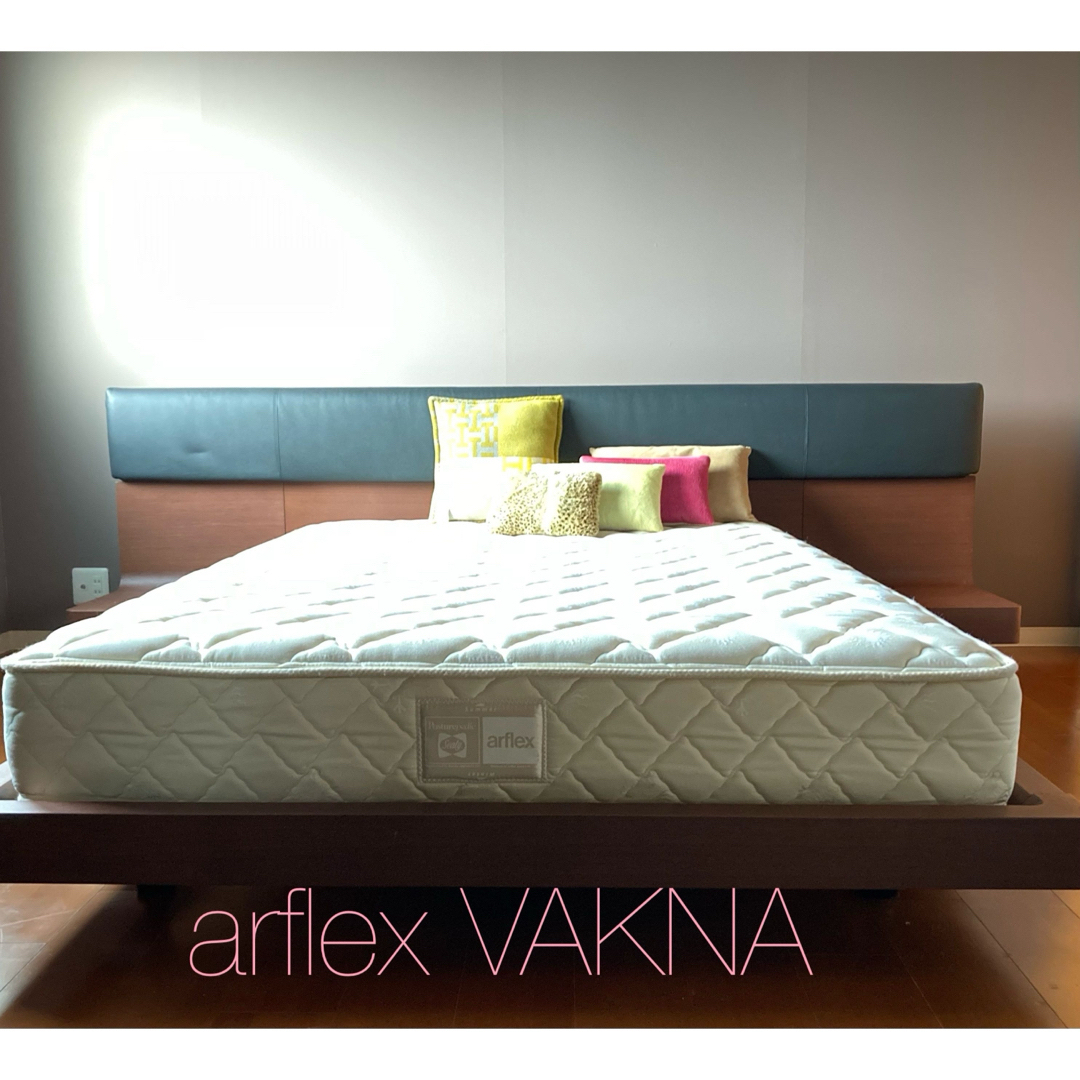 Cassina(カッシーナ)の最高級 モデルルーム 短期展示 arflex VAKNA ダブル ベッド 本革 インテリア/住まい/日用品のベッド/マットレス(ダブルベッド)の商品写真