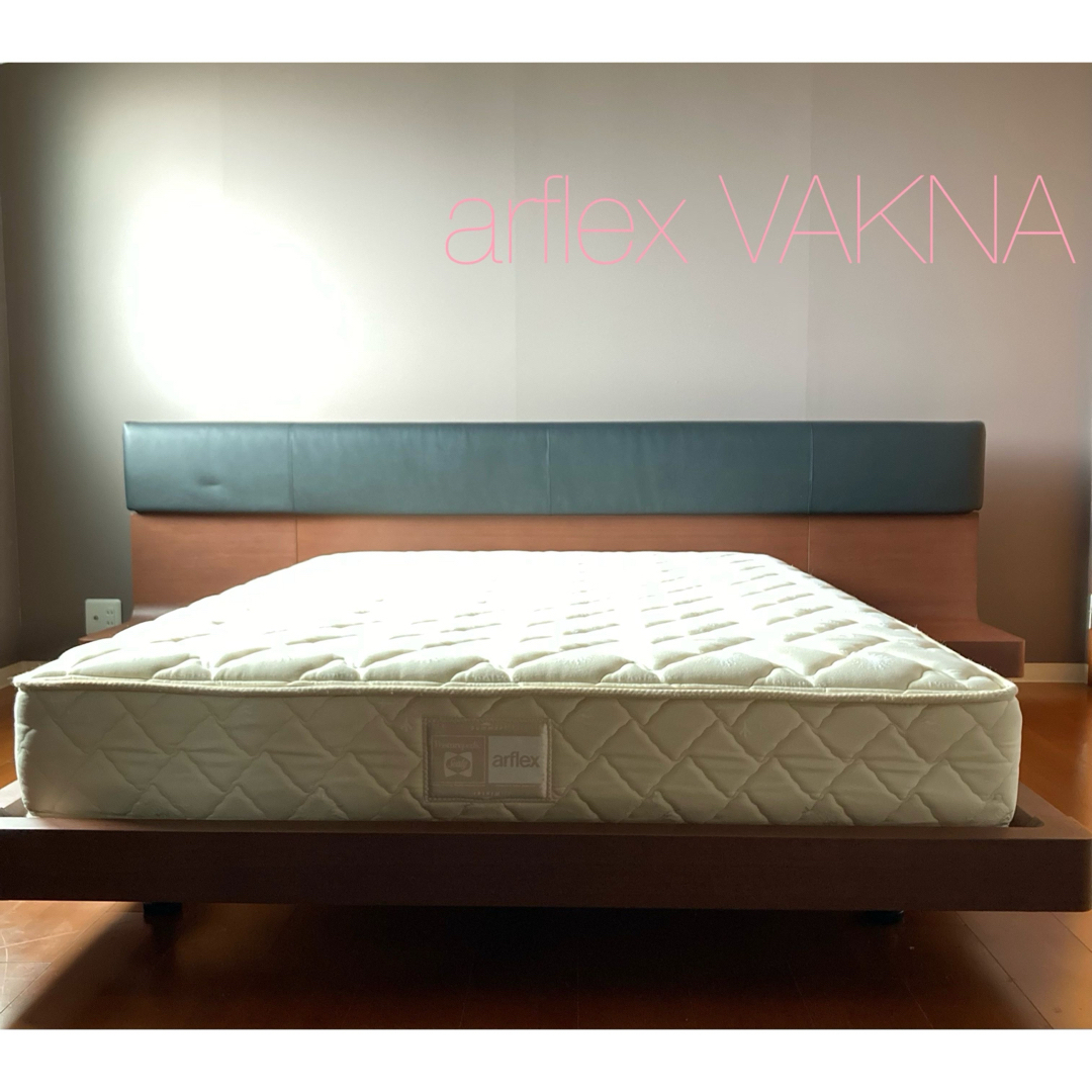 Cassina(カッシーナ)の最高級 モデルルーム 短期展示 arflex VAKNA ダブル ベッド 本革 インテリア/住まい/日用品のベッド/マットレス(ダブルベッド)の商品写真