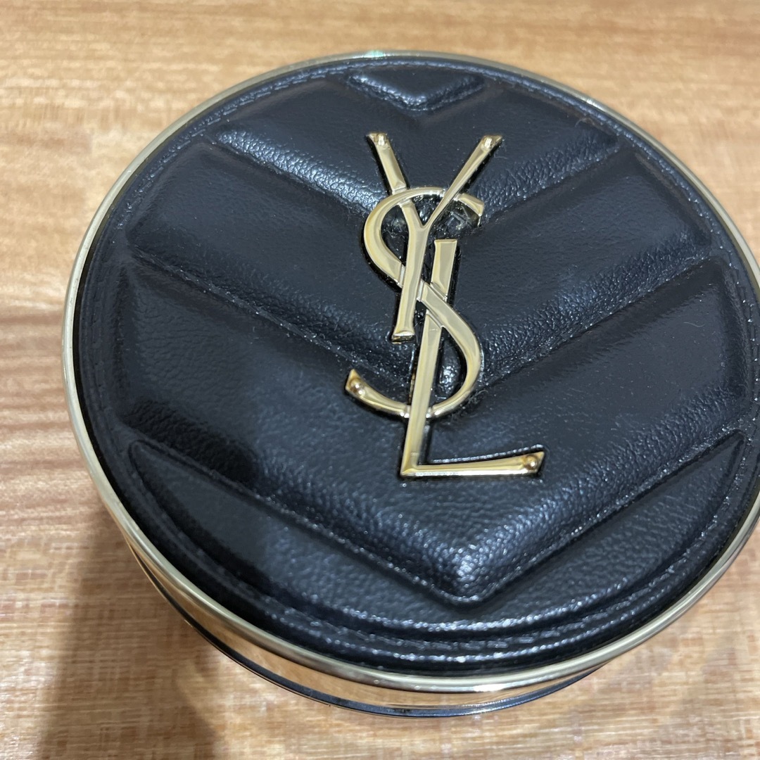 Yves Saint Laurent(イヴサンローラン)のイブサンローラン　クッションファンデ　ケース コスメ/美容のメイク道具/ケアグッズ(ボトル・ケース・携帯小物)の商品写真