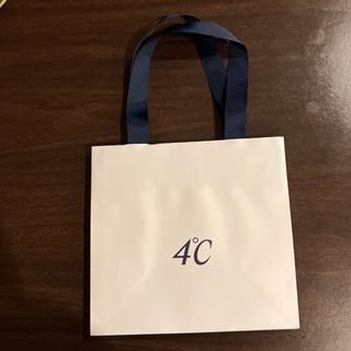 ヨンドシー(4℃)のブランド紙袋(ショップ袋)