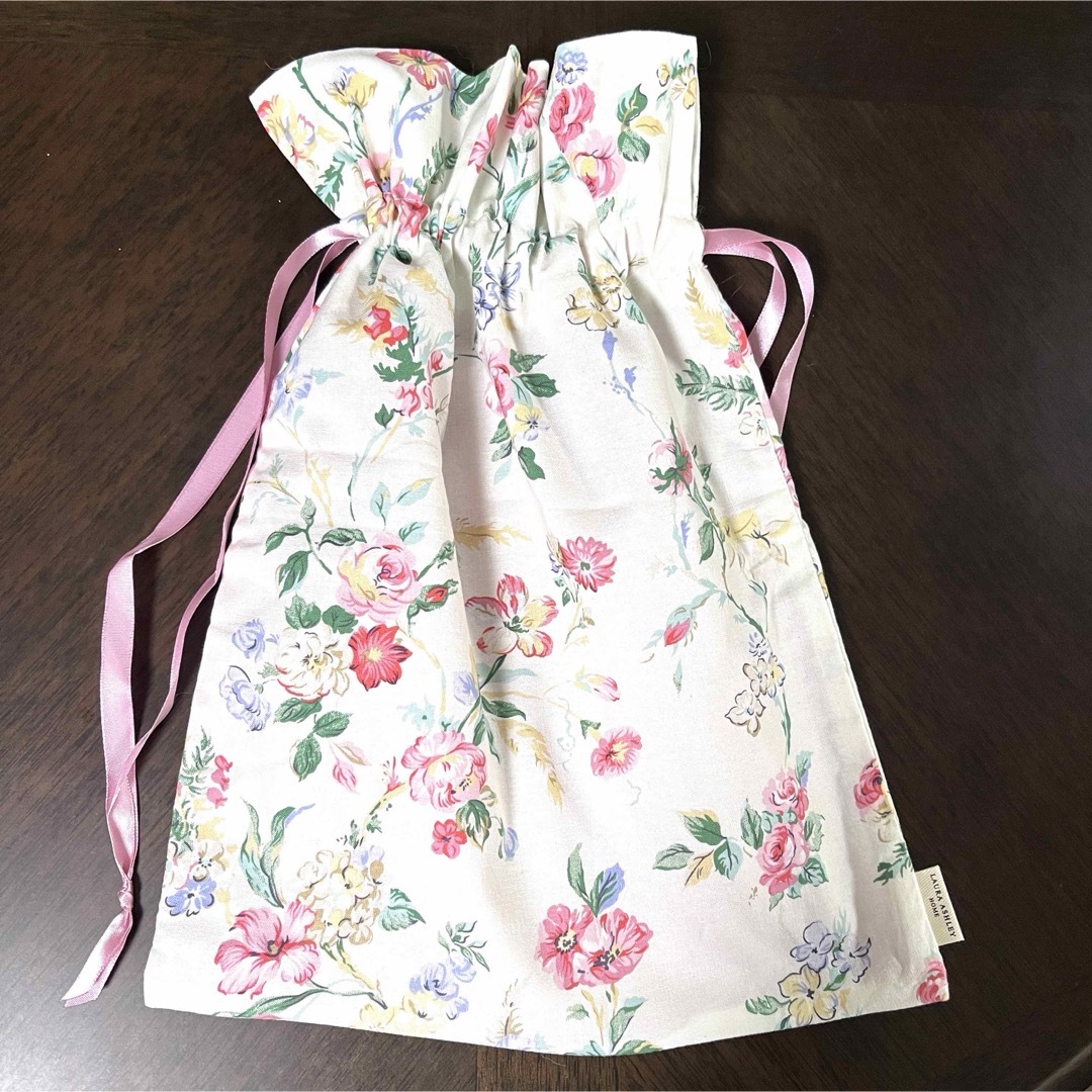 LAURA ASHLEY(ローラアシュレイ)の新品 ローラアシュレイ Laura Ashley バッグ 薔薇 ローズ  レディースのファッション小物(ポーチ)の商品写真