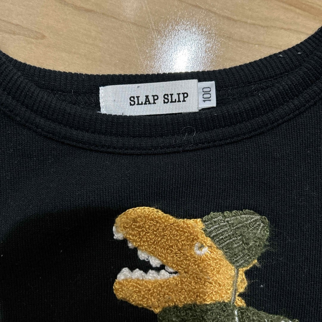 SLAP SLIP(スラップスリップ)のこぴさま　SLAP SLIP 恐竜サガラ刺繍　トレーナー　100センチ キッズ/ベビー/マタニティのキッズ服男の子用(90cm~)(Tシャツ/カットソー)の商品写真