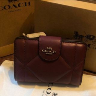 コーチ(COACH)の新品　COACH  二つ折り財布　キルティング　ワインレッド　小銭入れ有(財布)