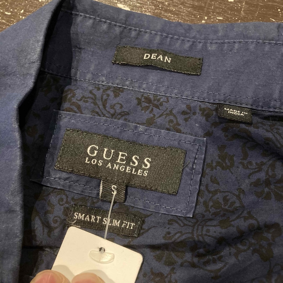 GUESS(ゲス)のUSA古着 GUESS ゲス 長袖シャツ 総柄シャツ 紺 Sサイズ 柄シャツ メンズのトップス(シャツ)の商品写真