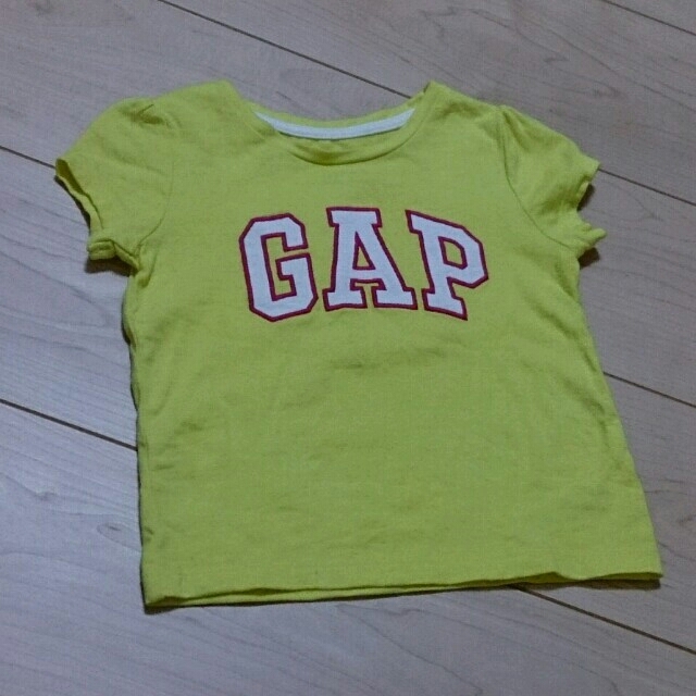 babyGAP(ベビーギャップ)のGAP Tshirts 90 キッズ/ベビー/マタニティのキッズ服女の子用(90cm~)(その他)の商品写真