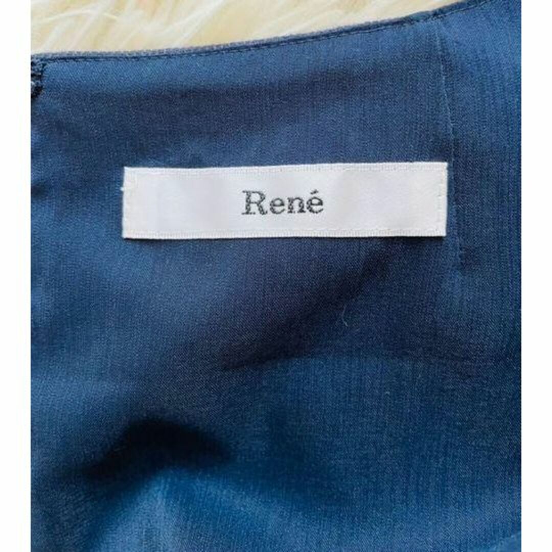 René(ルネ)の【Rene】ルネ 極美品 ノースリーブ デニムワンピース 32 リボンブローチ付 レディースのワンピース(ひざ丈ワンピース)の商品写真